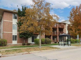 458 W Side Dr, Iowa City, IA 52246