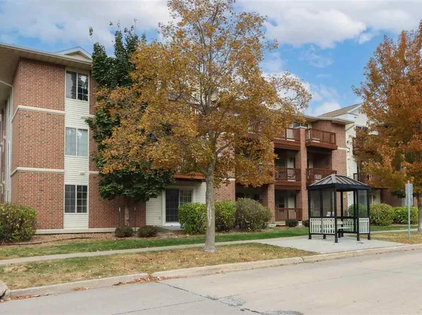 458 W Side Dr, Iowa City, IA 52246