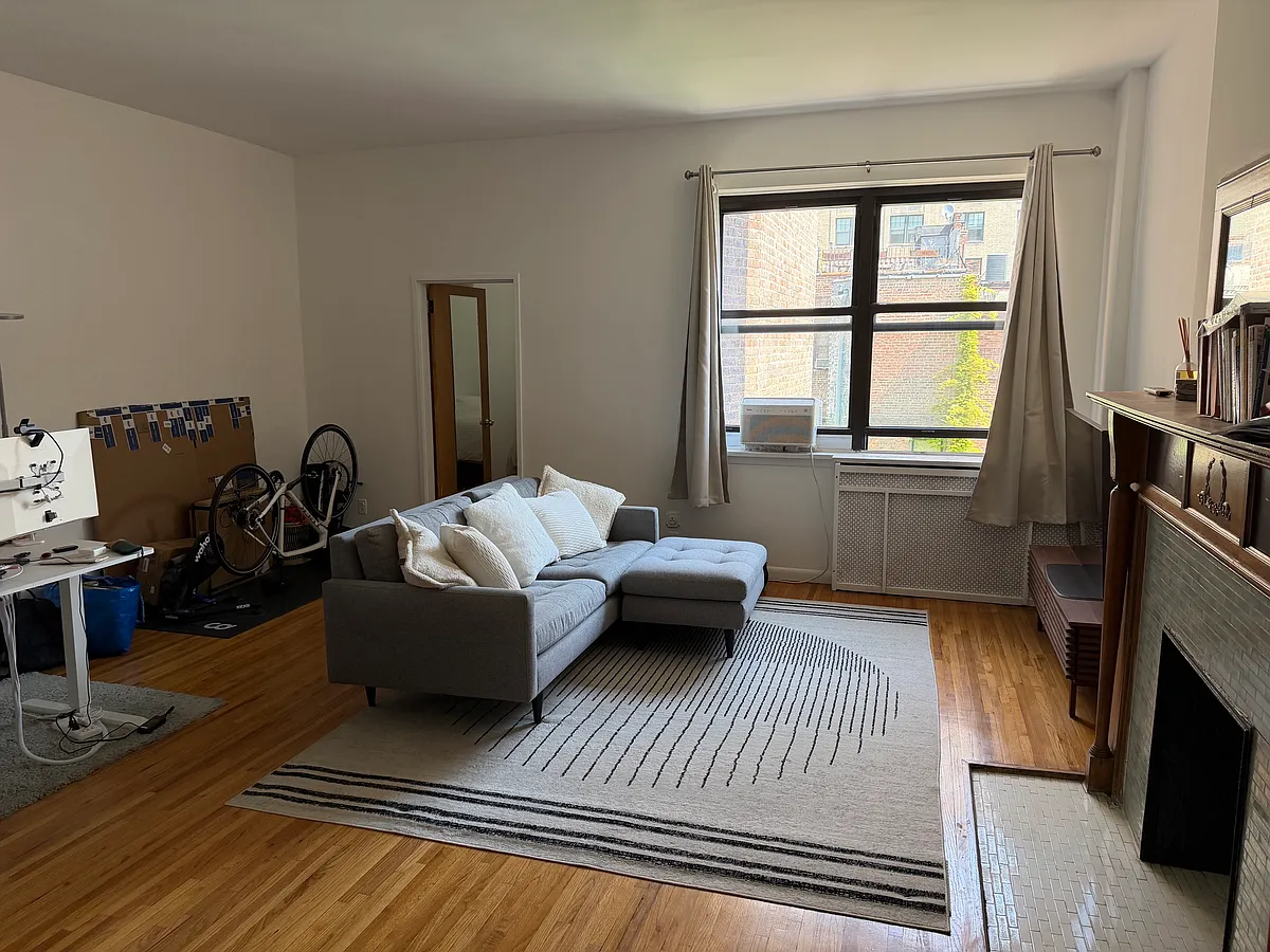 Building Photo - 333 W 76th St #3-B