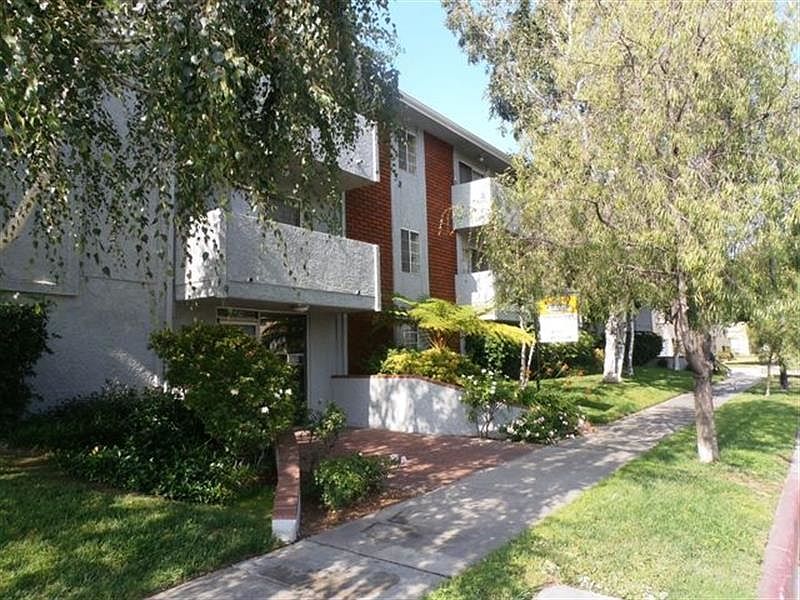 1st image of 2700 W Victory Blvd APT 105