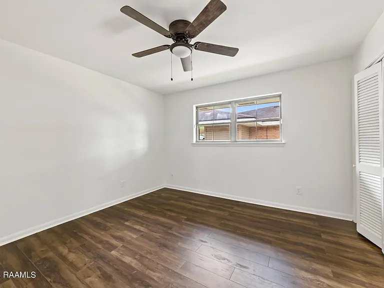 222 Maplewood Dr — Photo 9