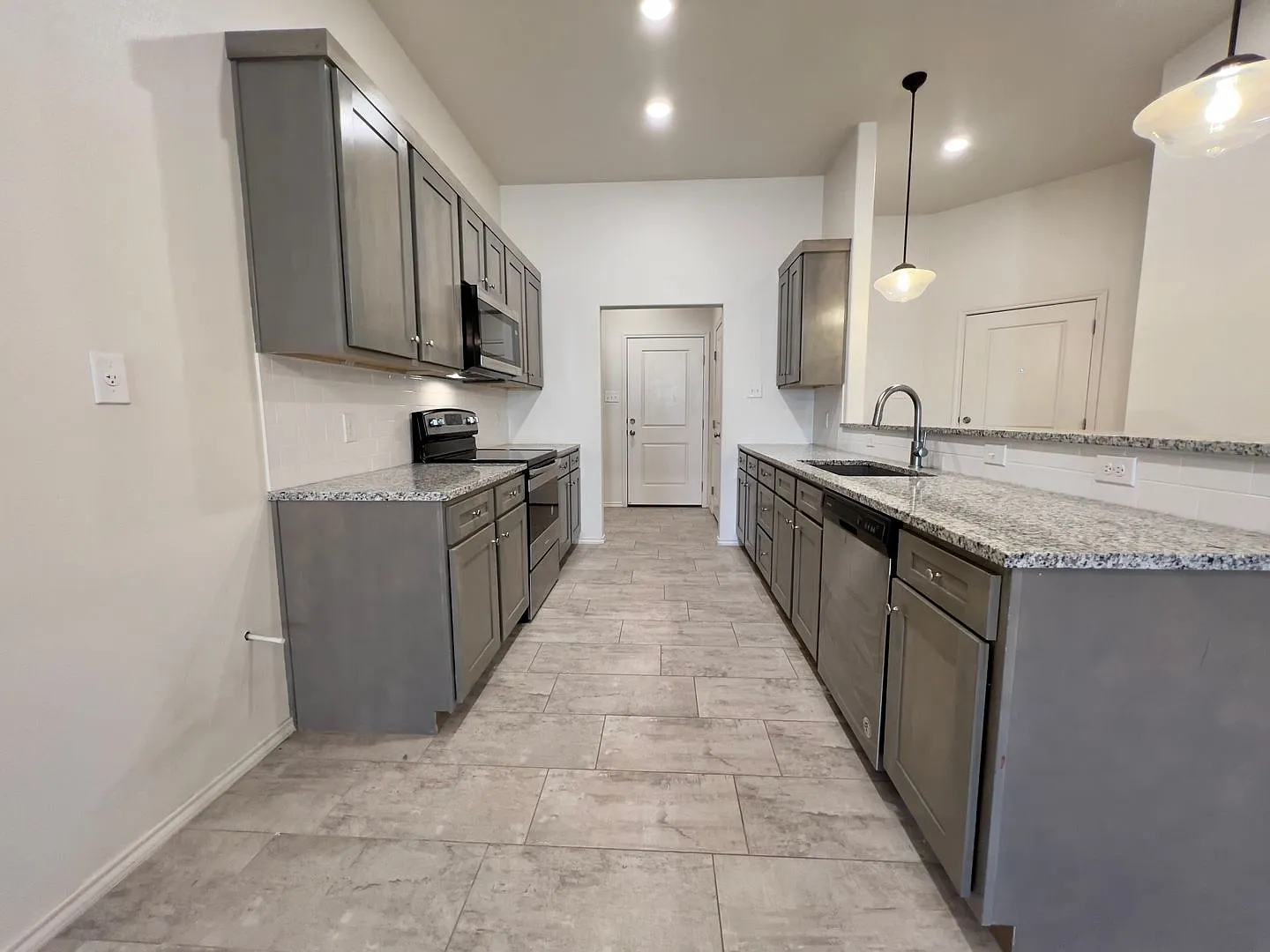 Move-In Special: Beautiful 2-Bedroom Townhome In Frenship Isd — Photo 3