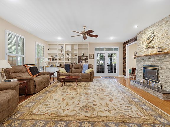 2nd image of 517 Beachplum Rd