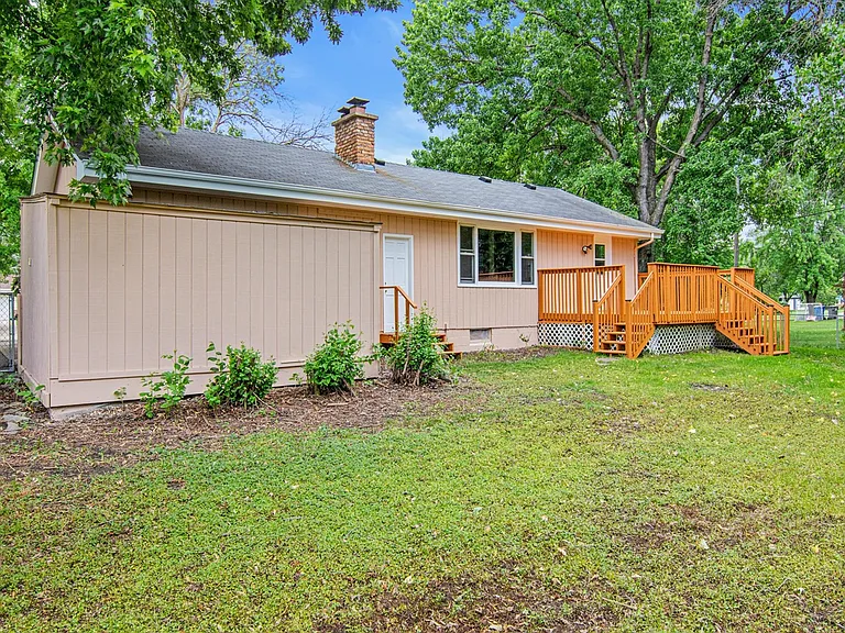 3225 Lanewood Ln N — Photo 36