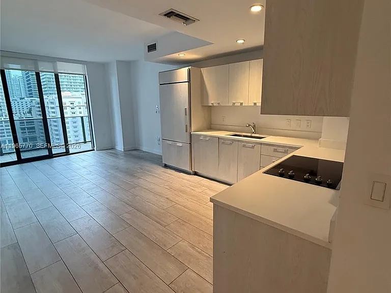45 SW 9th St #1004 — Photo 8