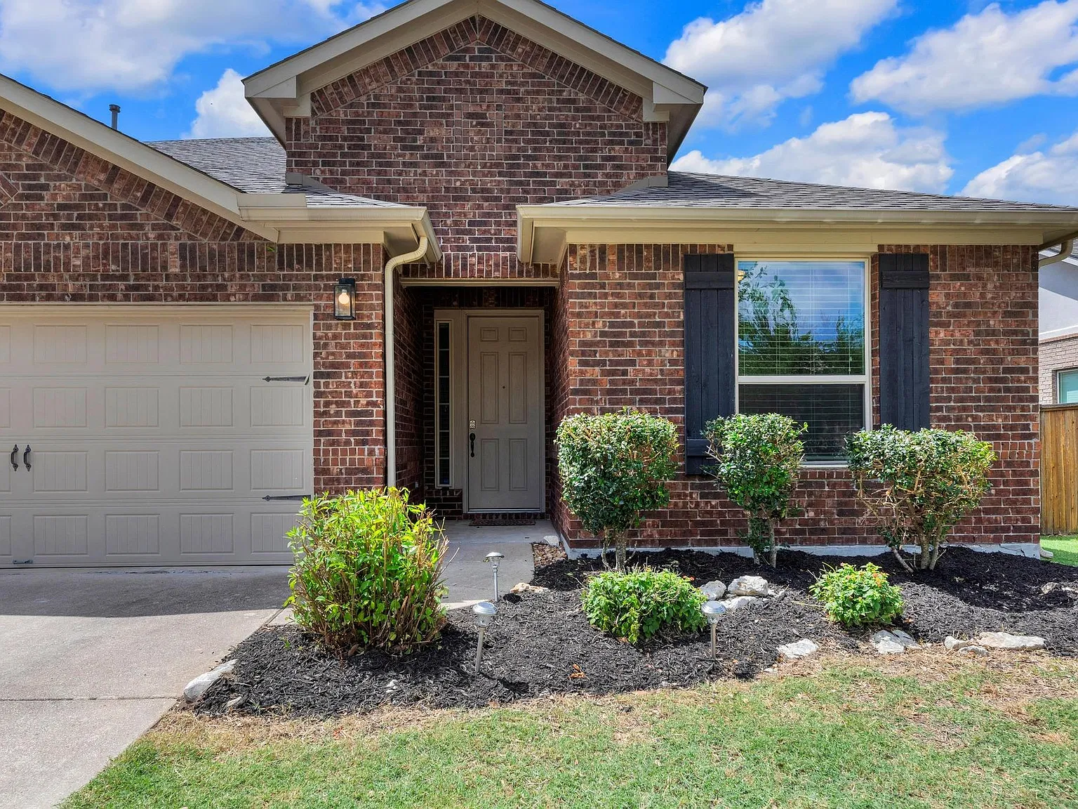 4 bed, 3.0 bath, 2186 sqft, $2,355 — Photo 3