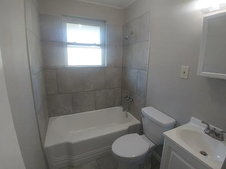 107 W Gettysburg Ave — Photo 9