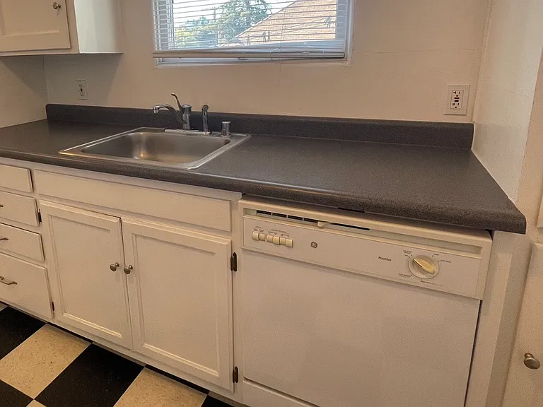 1229 Sacramento St #4 — Photo 9