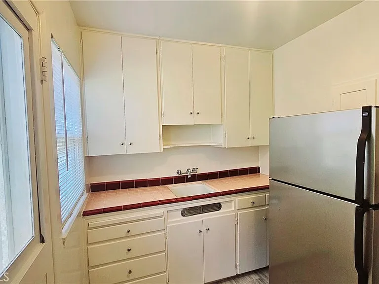 208 N Olive Ave — Photo 14