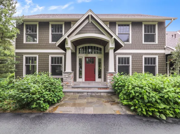 30 Blue Jay Ln, North Oaks, MN 55127