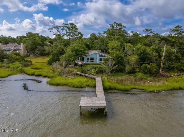 1 West Court, Pine Knoll Shores, NC 28512