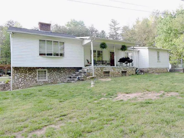 3913 Hartland Rd, Lenoir, NC 28645
