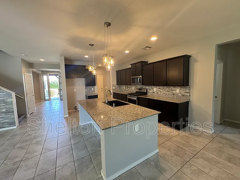 18787 W Yucatan Dr — Photo 7