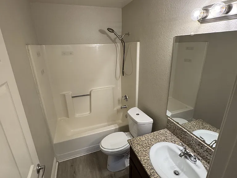 5122 S Jones Blvd #108 — Photo 16