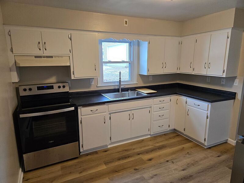 1st image of 202 Lincoln St APT 3