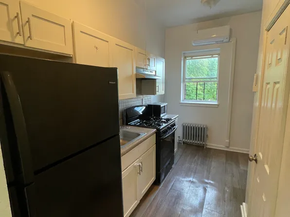 (undisclosed Address), Yonkers, NY 10701