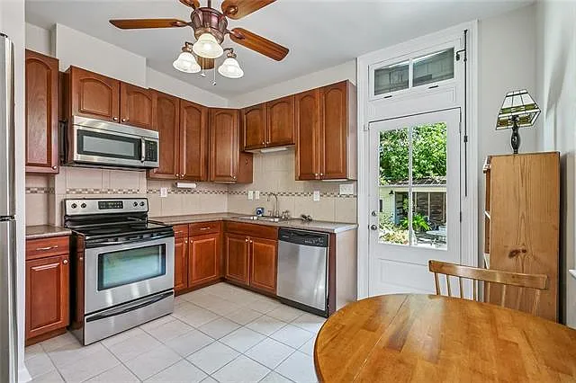 2327 Dauphine St — Photo 6