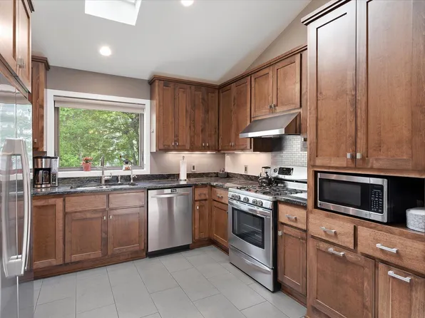 15809 Nursery Dr, Minnetonka, MN 55345