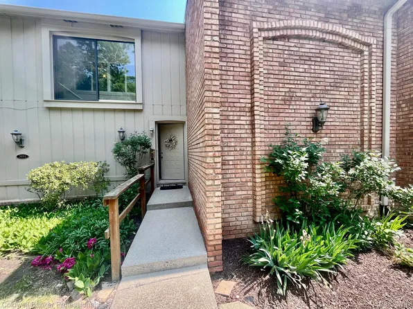 3091 Moon Lake Dr, West Bloomfield, MI 48323
