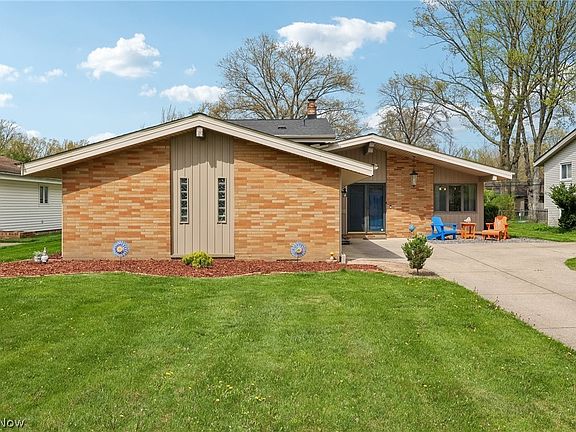 2nd image of 23956 Fairlawn Dr