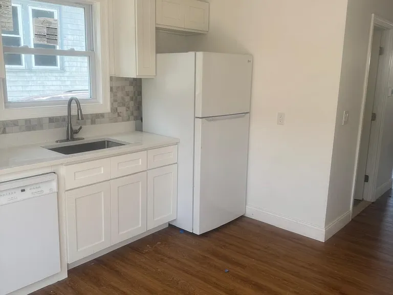 466 Admiral St #B — Photo 1