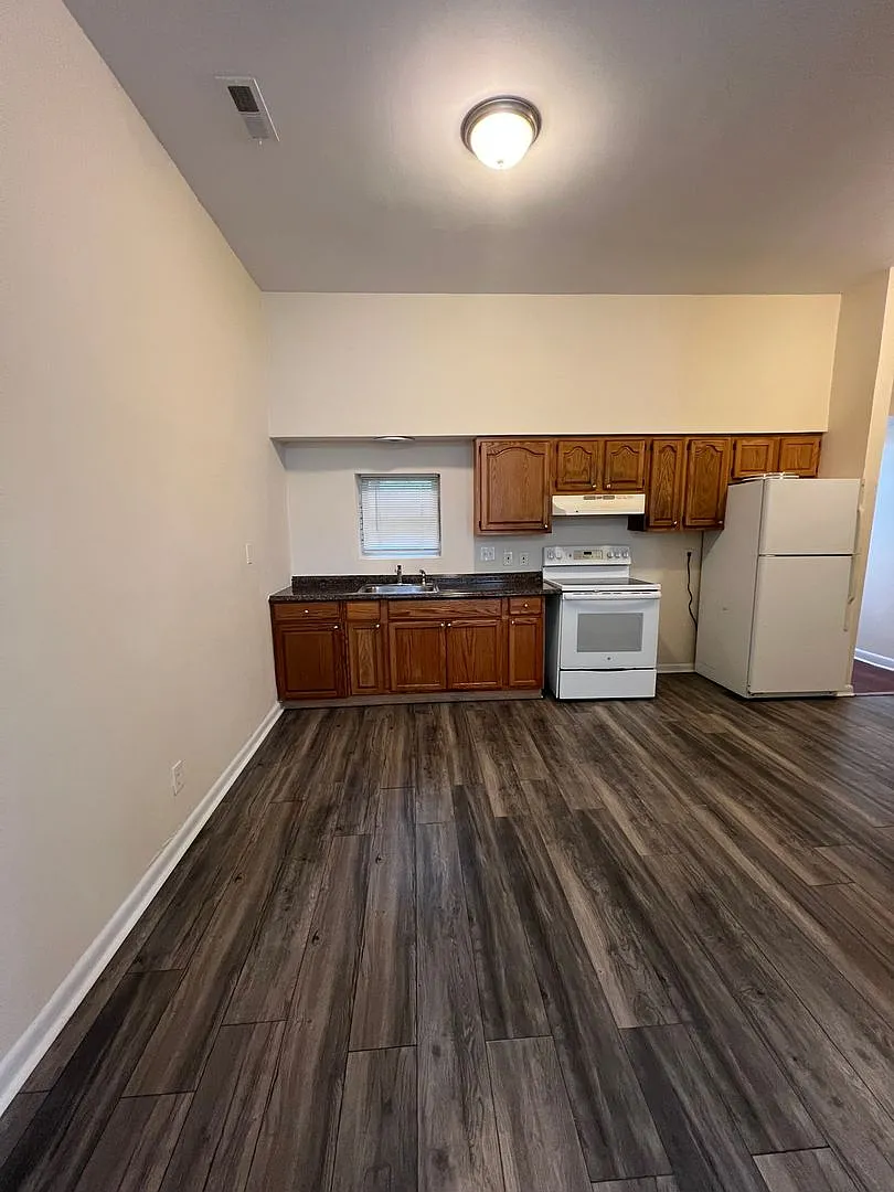1423 W. Fayette Street — Photo 3