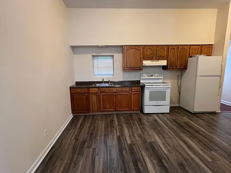 1423 W Fayette St — Photo 3