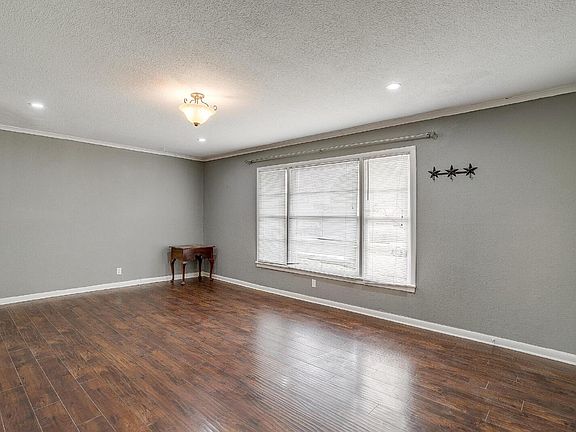 4th image of 4809 Lowell Ln
