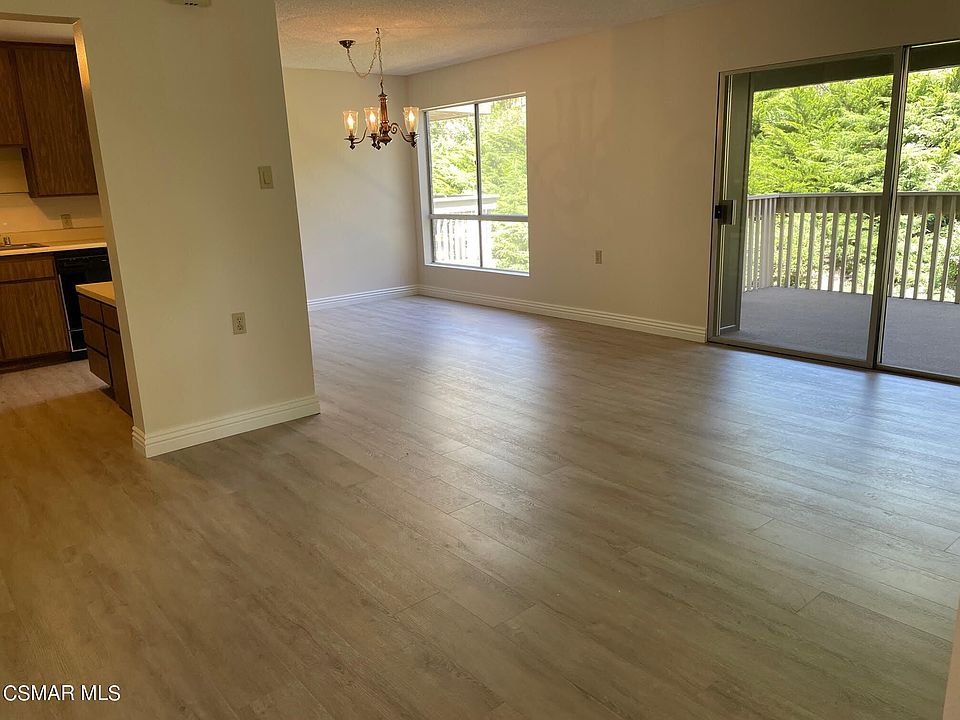 1st image of 286 Oakleaf Dr #286