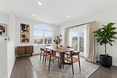 974 Summit Avenue, #406