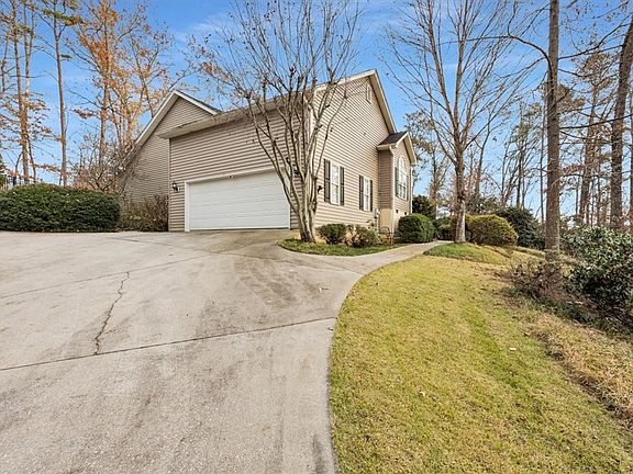 2nd image of 121 Sunset Bay Blvd