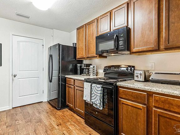 5th image of 2187 Waltham St