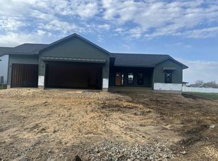 1817 Ashworth Dr, Cedar Falls, IA 50613