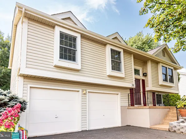 313 Samantha Dr, Sterling, VA 20164