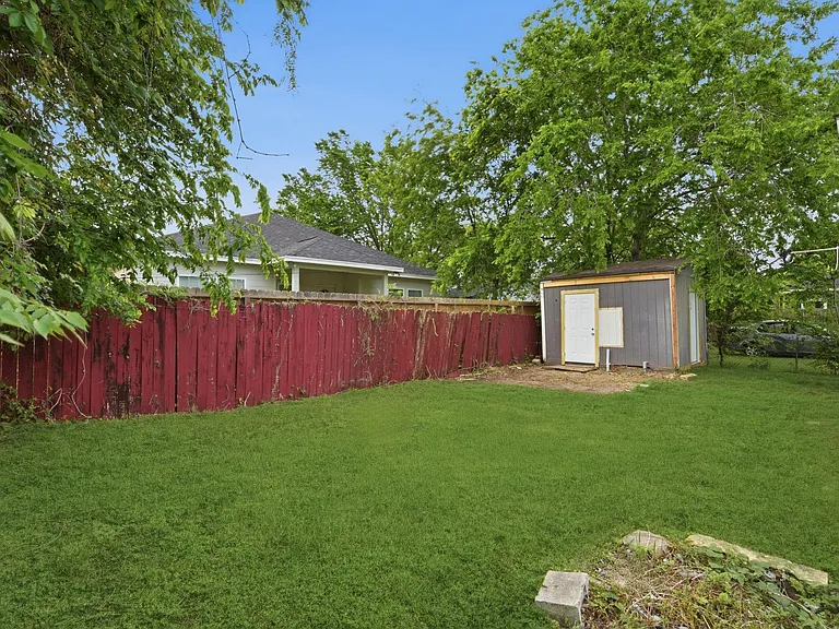 303 Gans St #B — Photo 22