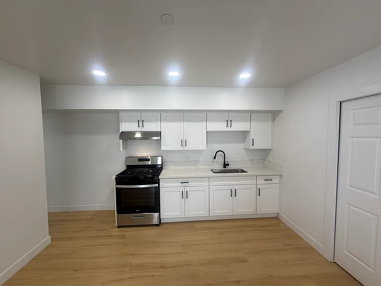 170 S Laurel St #9 — Photo 2