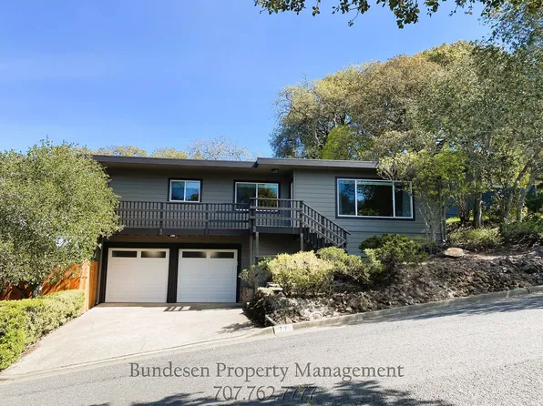 77 Sunny Hill Dr, Petaluma, CA 94952