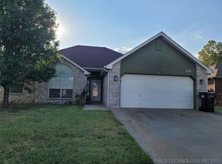1119 S Marina Dr, Oologah, OK 74053