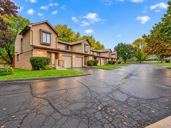 18688 W Thirteen Mile Rd APT 5, Beverly Hills, MI 48025