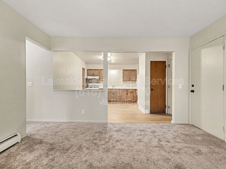 Maple Leaf Apartments — Photo 86