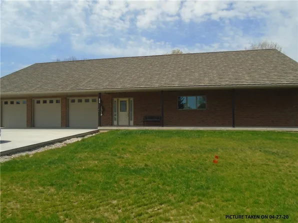 307 N Columbus St, Teutopolis, IL 62467