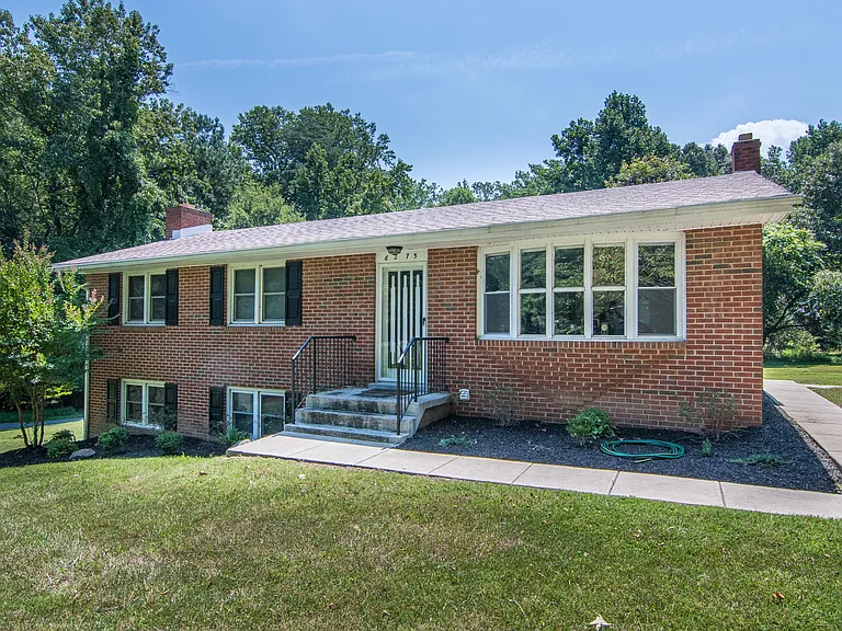 6275 Fenwick Rd — Photo 2
