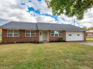 1111 Henryetta St, Springdale, AR 72762