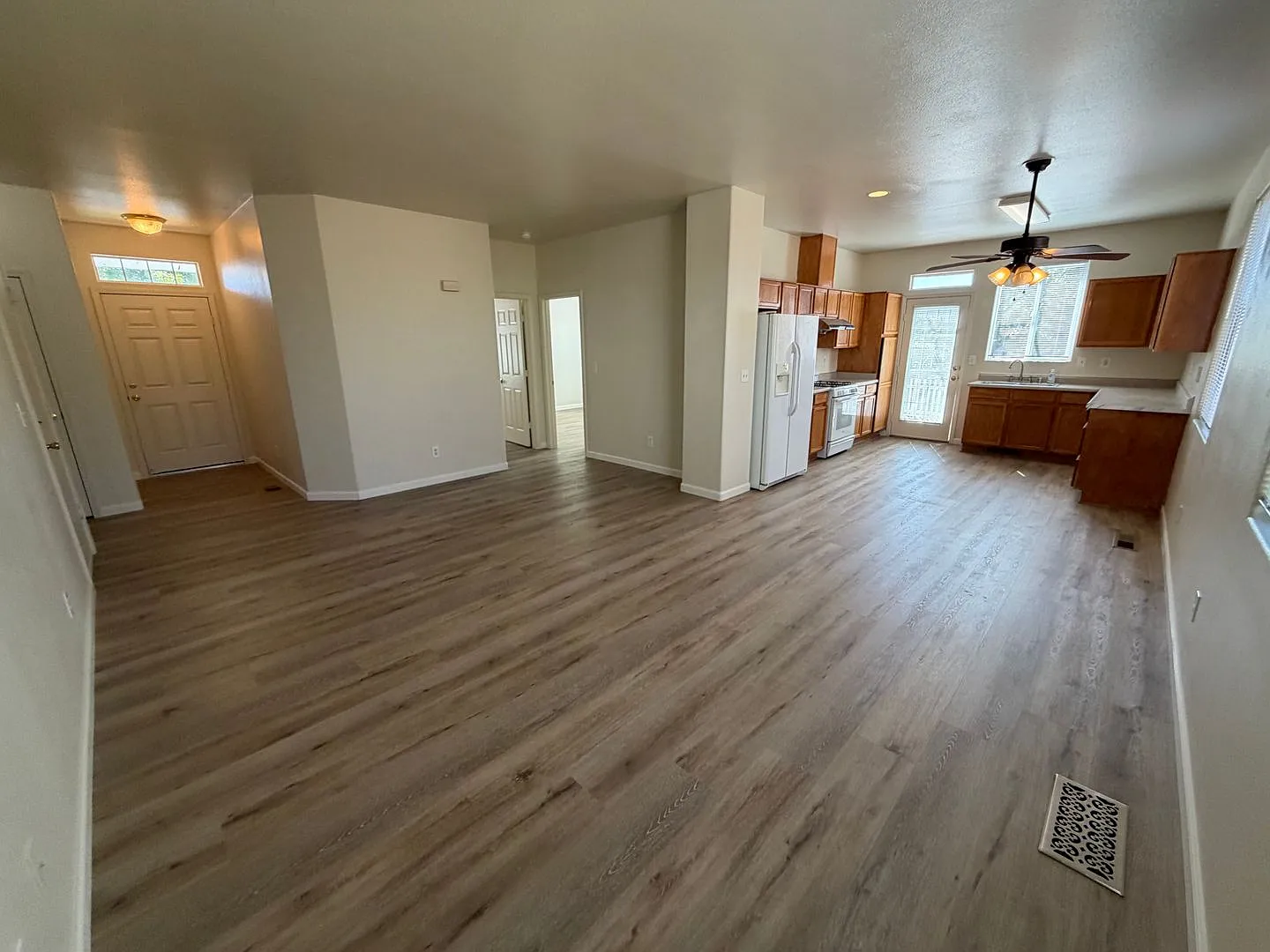 Northwest 3 bedroom, 2 bathroom home available now! — Photo 4