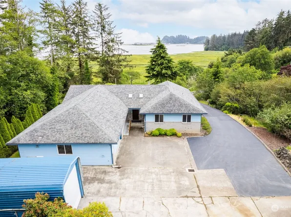 197 Robert Gray Drive SW, Ilwaco, WA 98627