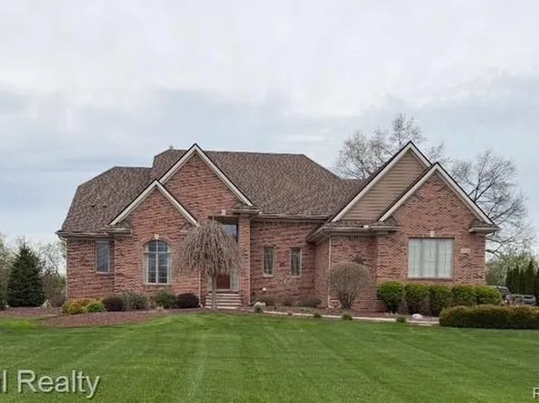 9924 Tuscany Valley Way, South Lyon, MI 48178