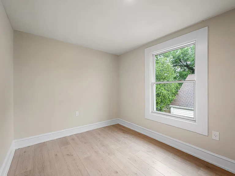 553 Highland Ave — Photo 11