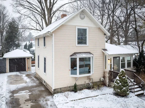 418 S Market St, Hastings, MI 49058