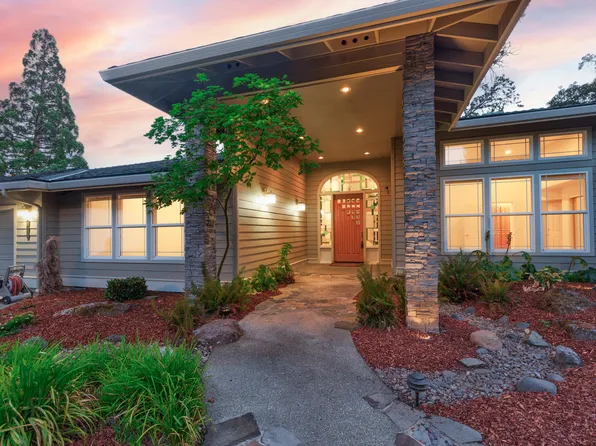 619 SE M St, Grants Pass, OR 97526