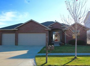5939 Chatsworth Ln, Lincoln, NE 68516